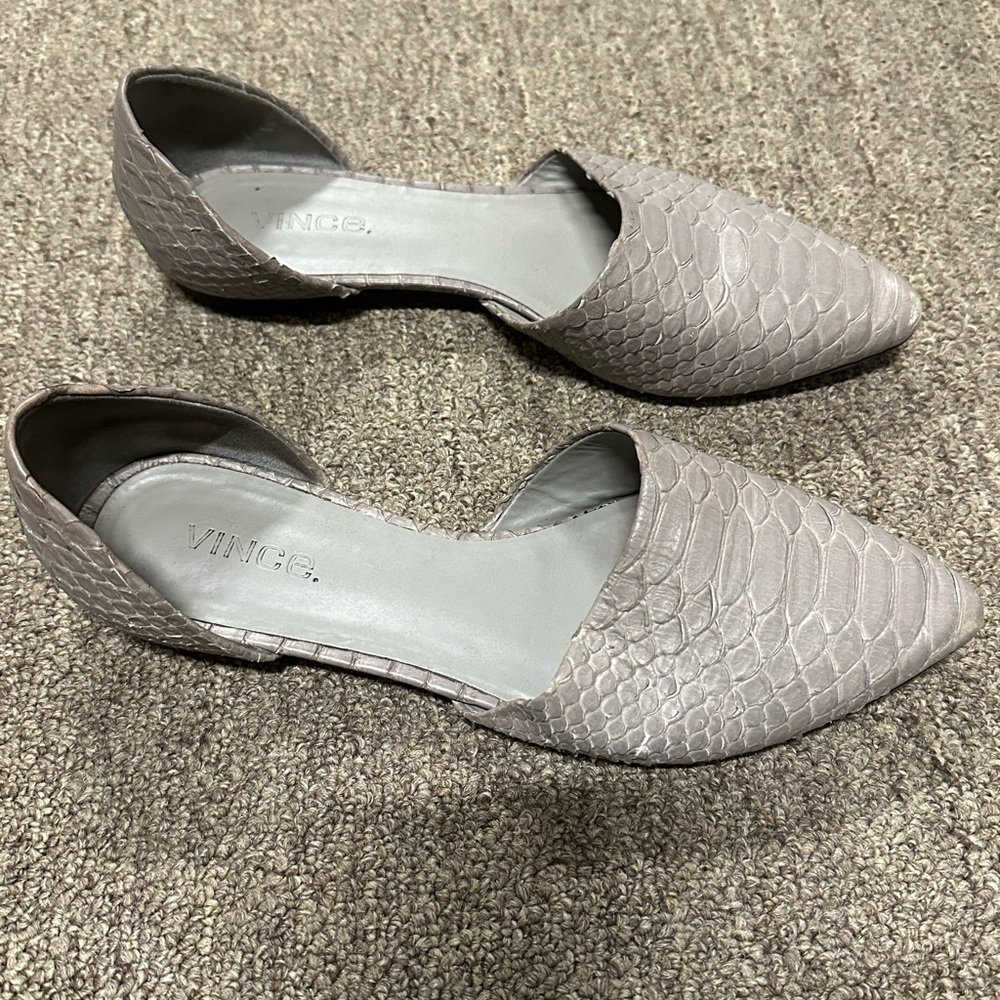 Vince “Nina” flats - light grey snake size 37 (6.5)